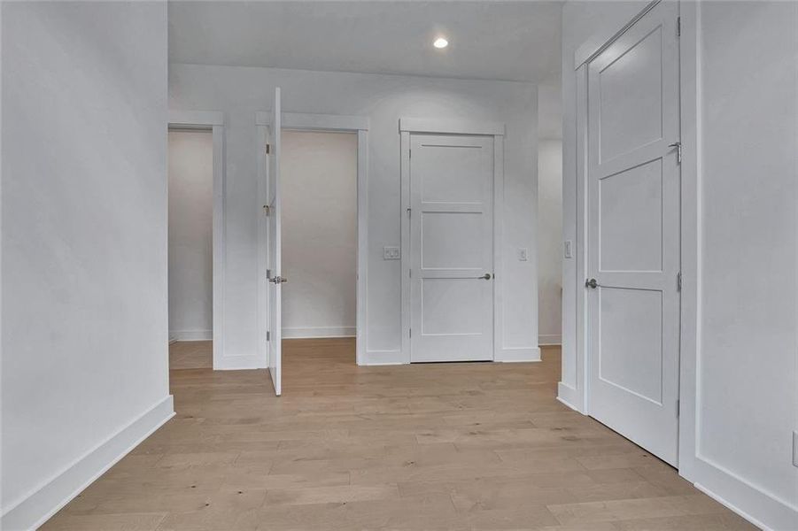 Spacious, unfurnished interior of a new home in Trilith, Fayetteville (Image 28).