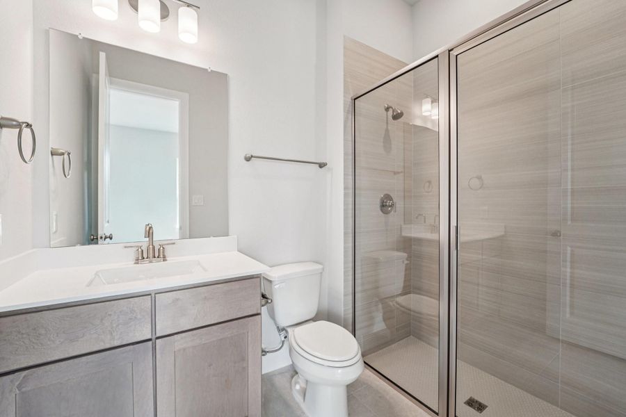 Furnished interior view inside a new home in Evergreen 70', Conroe (Image 11).