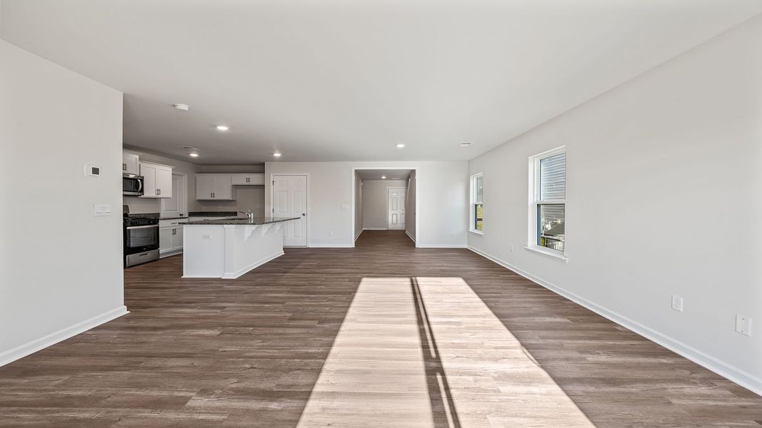 Spacious, unfurnished interior of a new home in Cloverdale Hills, Piedmont (Image 13).