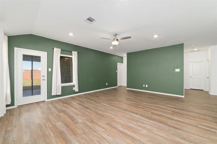 Spacious, unfurnished interior of a new home in Sunterra, Katy (Image 26).