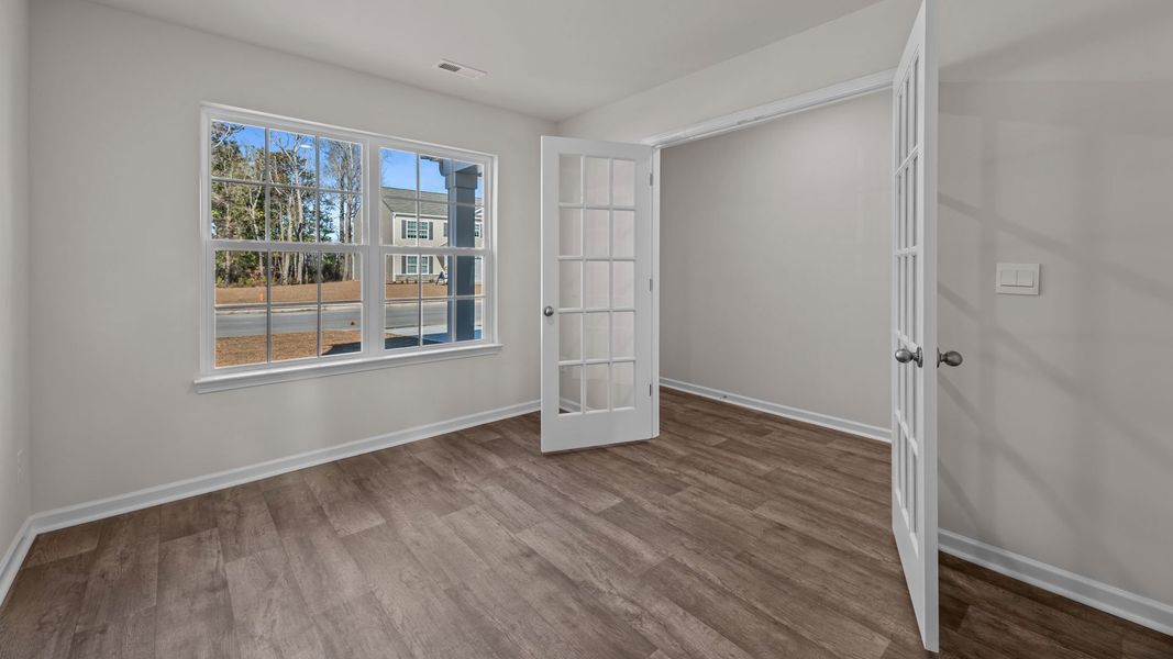 Spacious, unfurnished interior of a new home in Madeline Farm, New Bern (Image 14).