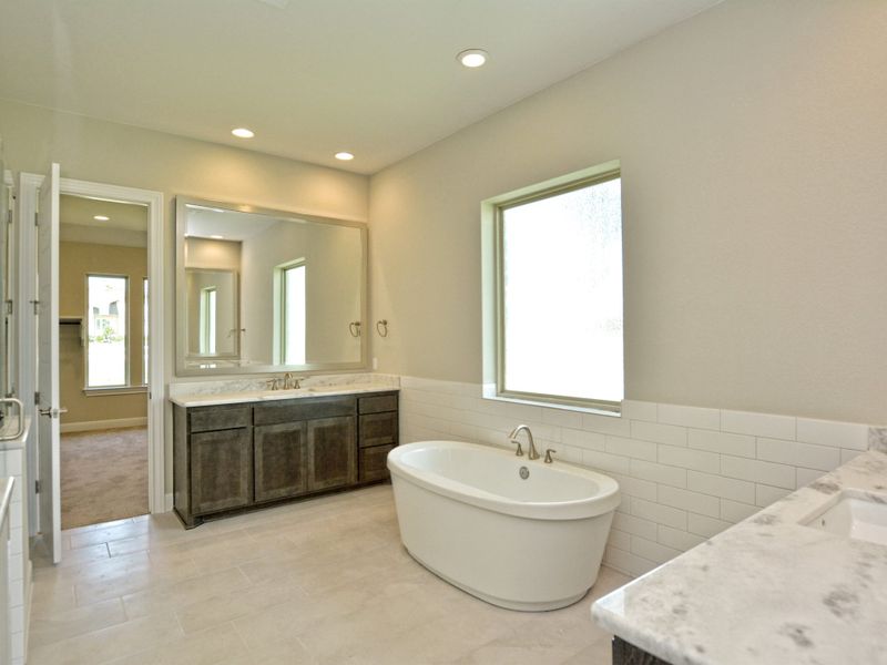 Representative furnished interior of a home built from the Santa Barbara II by Giddens Homes in Scofield Farms Estates, Georgetown (Image 9).