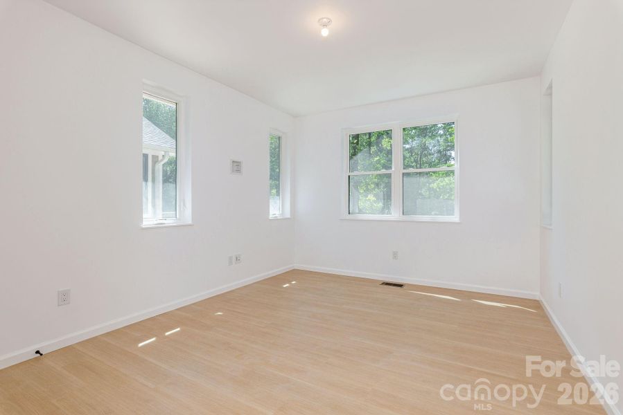 Spacious, unfurnished interior of a new home in , Flat Rock (Image 28).