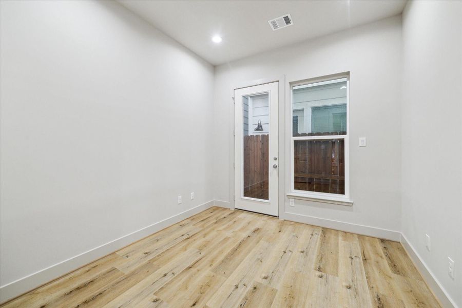 Spacious, unfurnished interior of a new home in , Houston (Image 15).