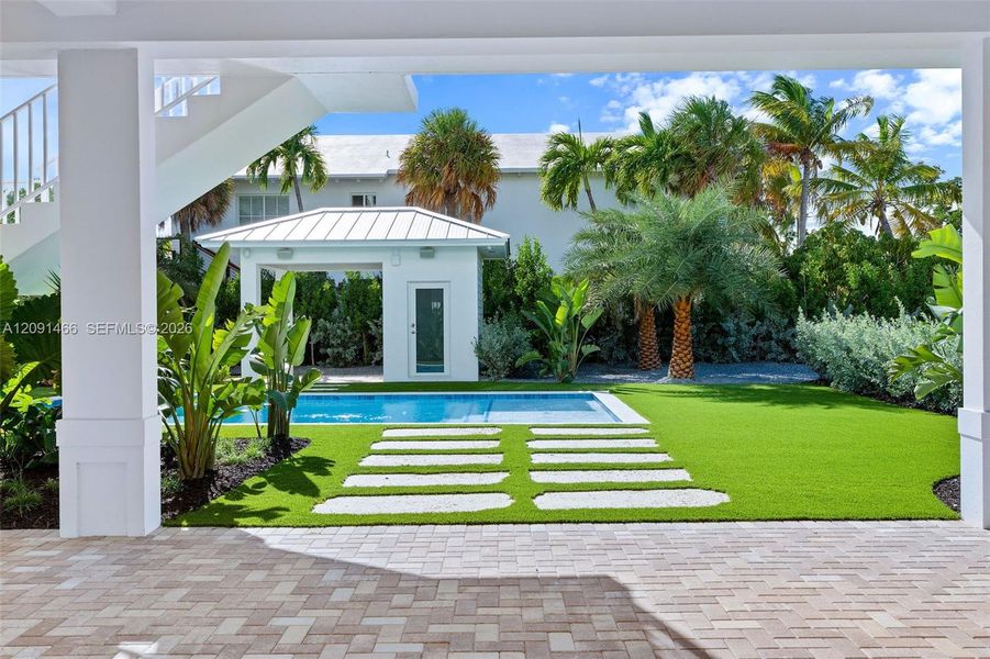 Exterior details and patio area of a home in , Tavernier (Image 38).