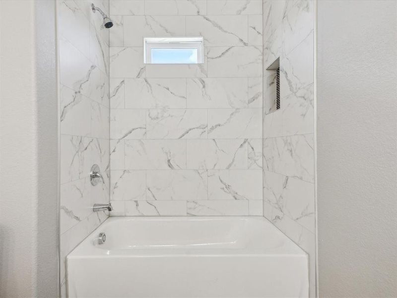 Bathroom featuring tiled shower / bath combo