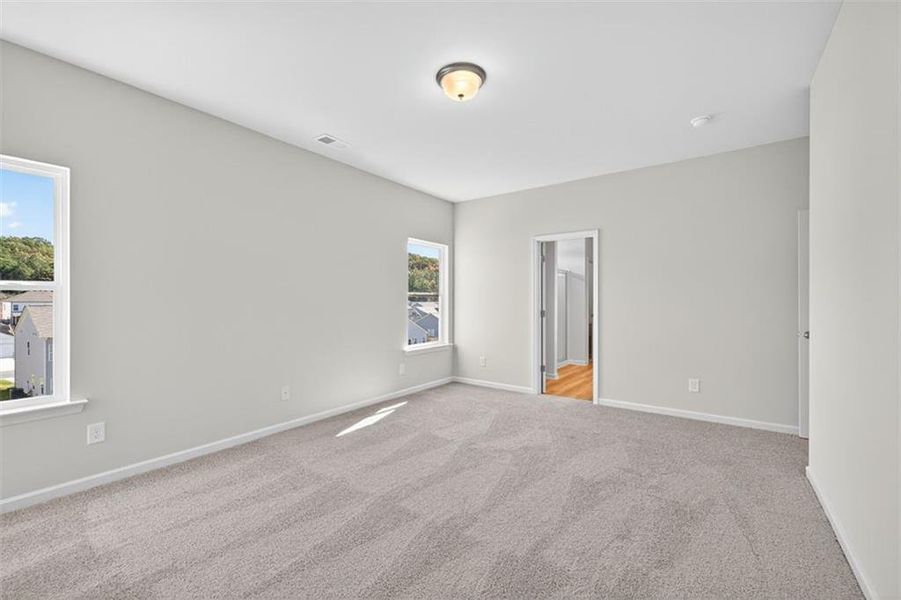 Spacious, unfurnished interior of a new home in Longbrooke, Rome (Image 31).