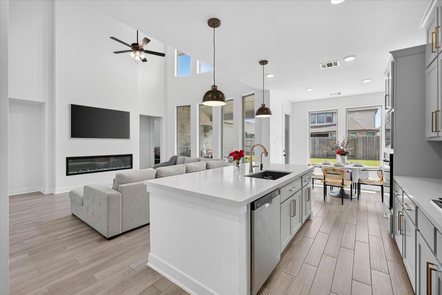 Furnished interior view inside a new home in Lago Mar – 50', Texas City (Image 40).