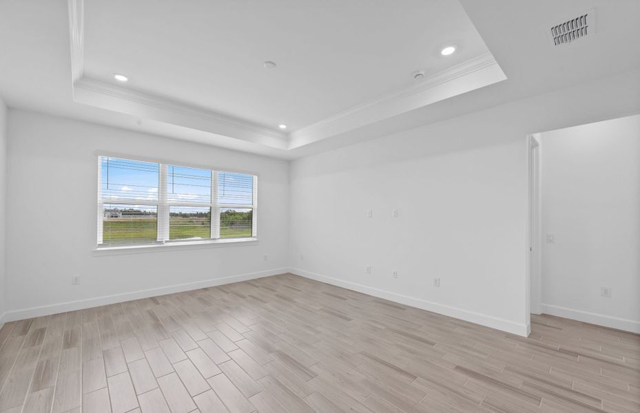 Spacious, unfurnished interior of a new home in Reagan Landing, Bradenton (Image 20).