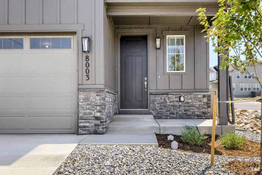 8003 Manor - Front Entryway