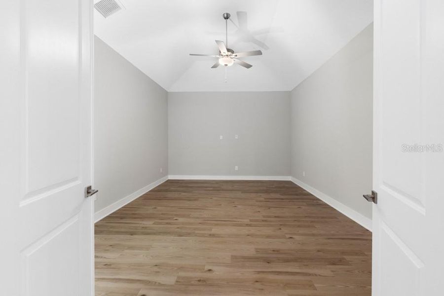 Spacious, unfurnished interior of a new home in , Hudson (Image 9).
