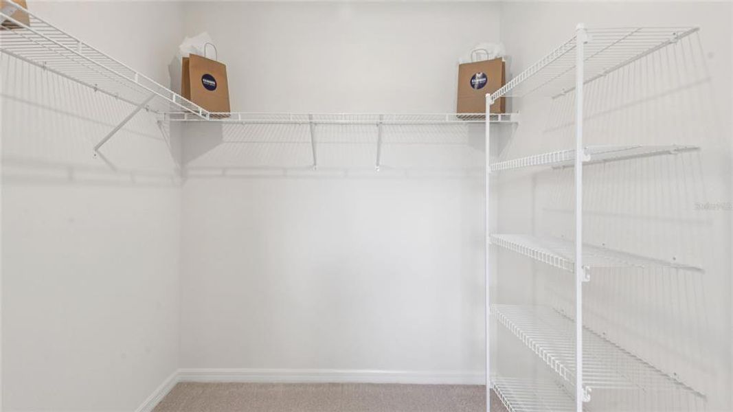 Spacious, unfurnished interior of a new home in Sandal Key, Weeki Wachee (Image 19).