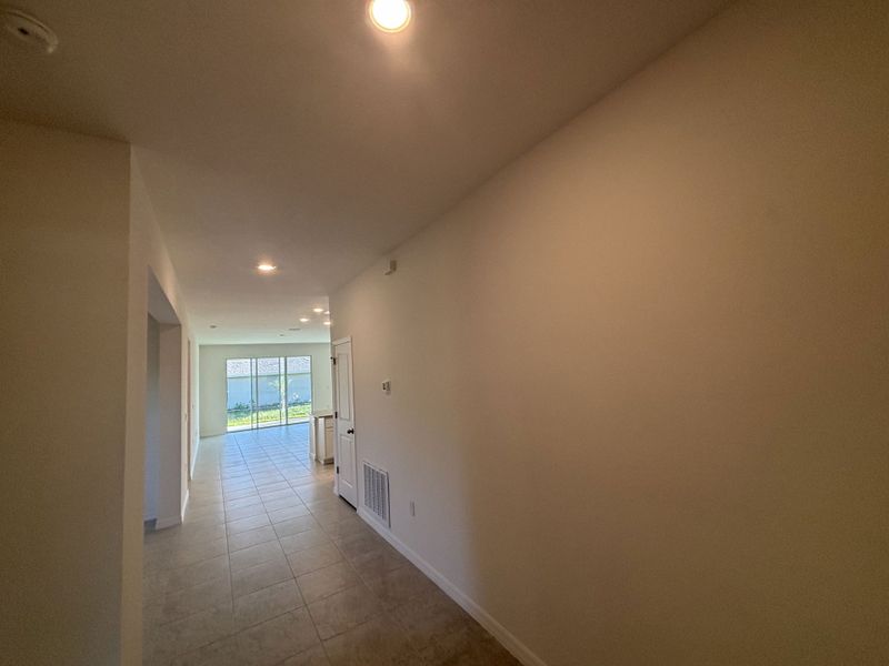 Spacious, unfurnished interior of a new home in Lehigh Acres, Lehigh Acres (Image 33).
