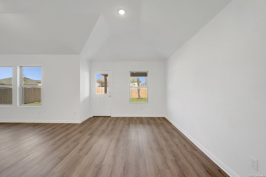 Spacious, unfurnished interior of a new home in Paloma Park, Converse (Image 39).