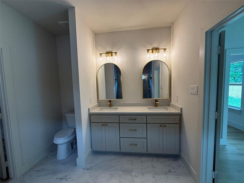 Furnished interior view inside a new home in , Fort Worth (Image 6).