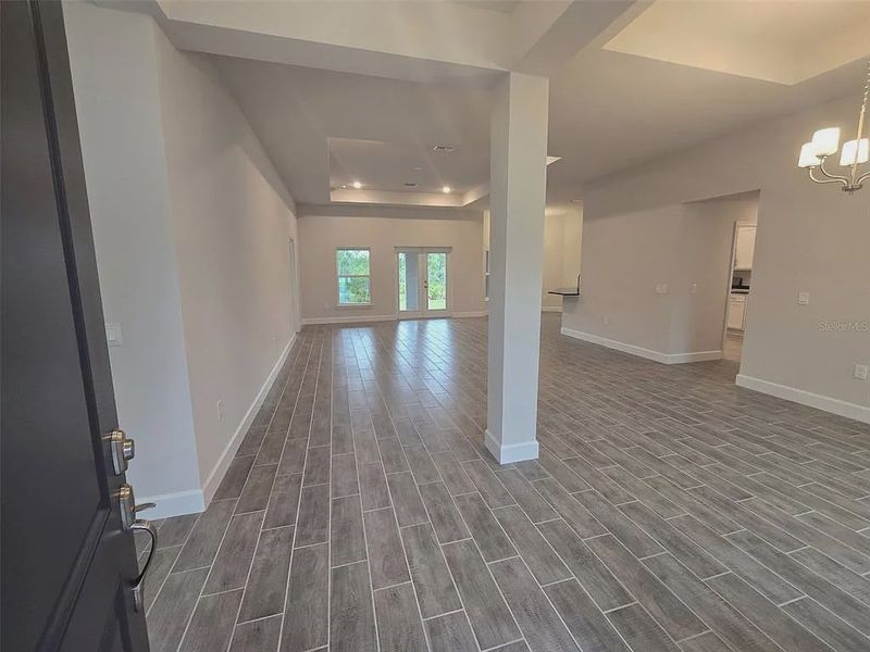 Spacious, unfurnished interior of a new home in South Gulf Cove, Port Charlotte (Image 10).