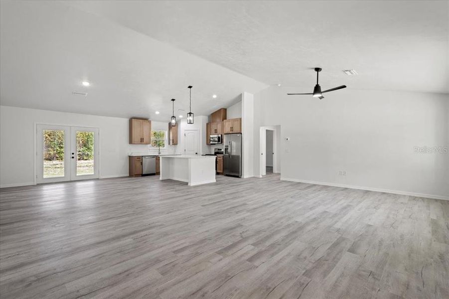 Spacious, unfurnished interior of a new home in , Bell (Image 13).