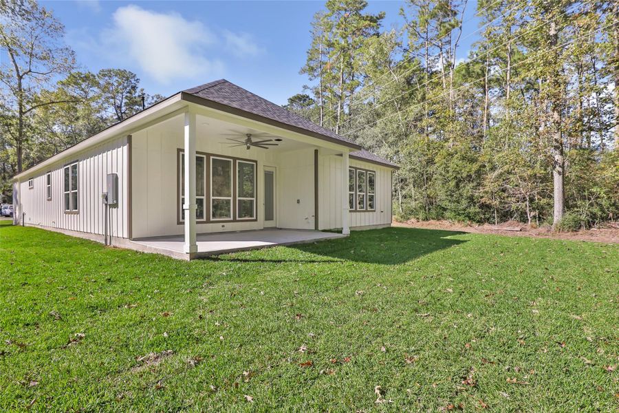 Exterior details and patio area of a home in , New Caney (Image 4).