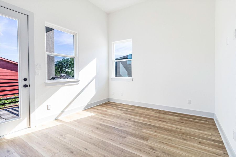 Spacious, unfurnished interior of a new home in , Houston (Image 19).