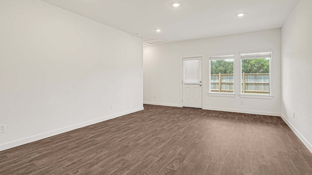 Spacious, unfurnished interior of a new home in Holly Ridge, Rosenberg (Image 27).