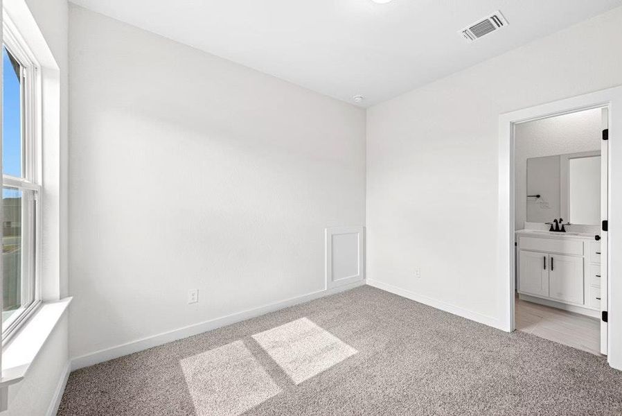Spacious, unfurnished interior of a new home in University Heights, Round Rock (Image 30).