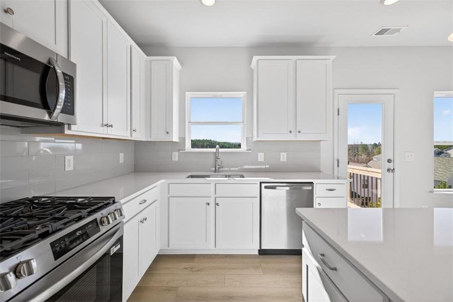 Furnished interior view inside a new home in Victoria Heights, Dallas (Image 8).