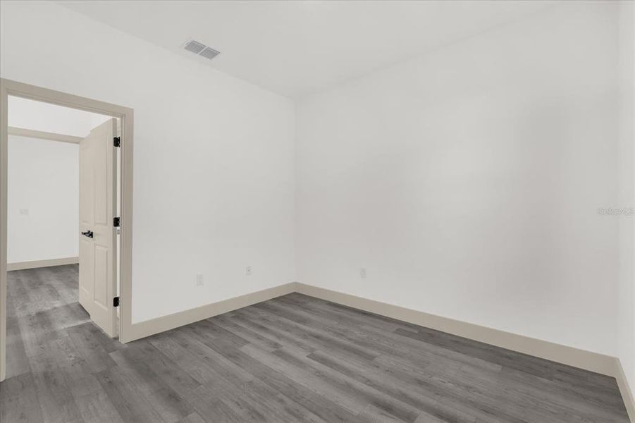 Spacious, unfurnished interior of a new home in , Ocala (Image 23).