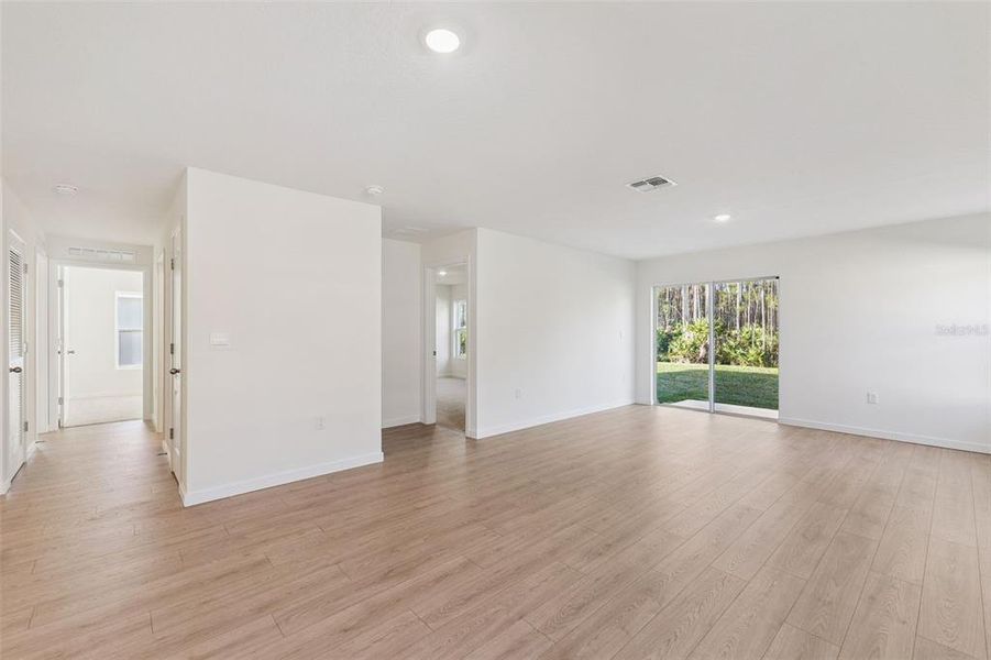 Spacious, unfurnished interior of a new home in Fountain View, Ormond Beach (Image 7).