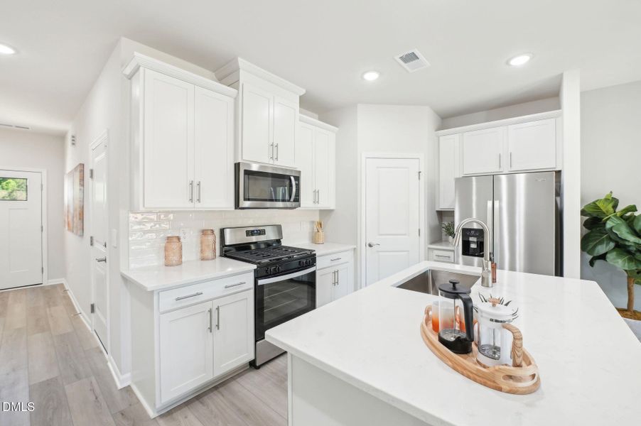 13-web-or-mls-Raleigh - Oakwood - 1064 W