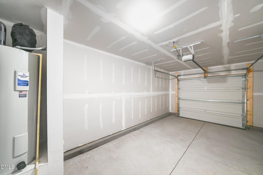 SUN_ElmGrove_Pic_Wyatt_QMI_4_Garage_1of1