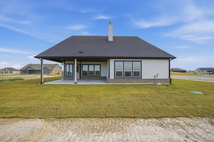 Exterior details and patio area of a home in Eagle Ridge Estates, Weatherford (Image 4).