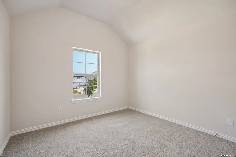 Spacious, unfurnished interior of a new home in Veramendi, New Braunfels (Image 9).