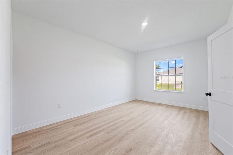 Spacious, unfurnished interior of a new home in , Ocala (Image 16).