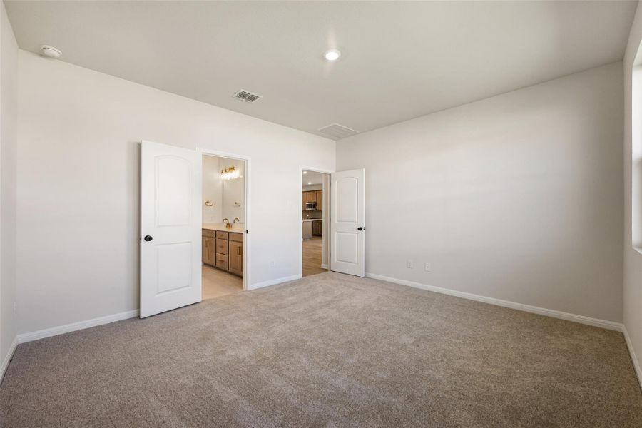 Spacious, unfurnished interior of a new home in Patterson Ranch, Georgetown (Image 30).