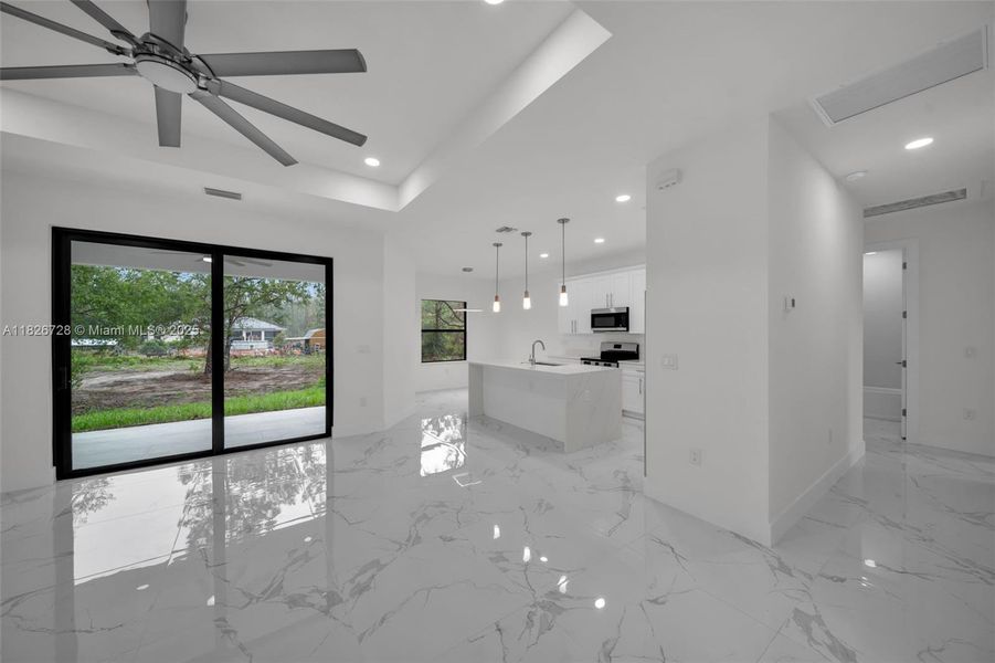 Spacious, unfurnished interior of a new home in , Lehigh Acres (Image 18).