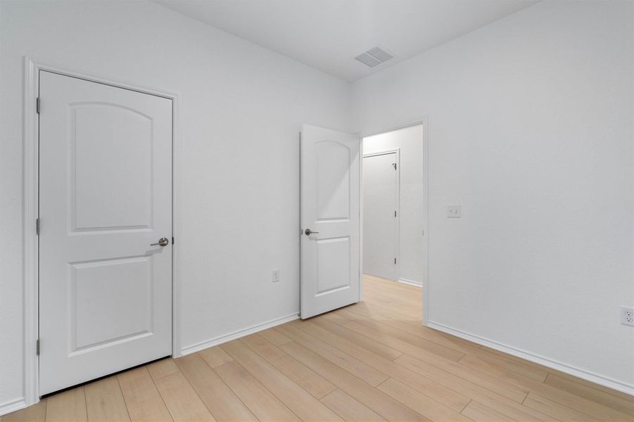 Spacious, unfurnished interior of a new home in Sun City Texas, Georgetown (Image 32).