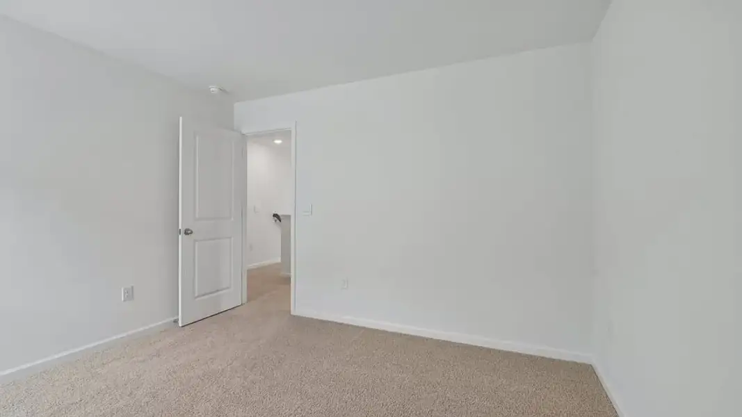 Spacious, unfurnished interior of a new home in Collins Ridge, Hillsborough (Image 30).