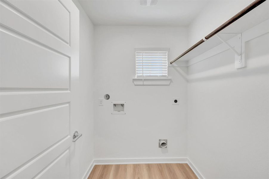 Spacious, unfurnished interior of a new home in Summerview, Fulshear (Image 22). Spacious, unfurnished interior of a new home in Summerview, Fulshear (Image 22).