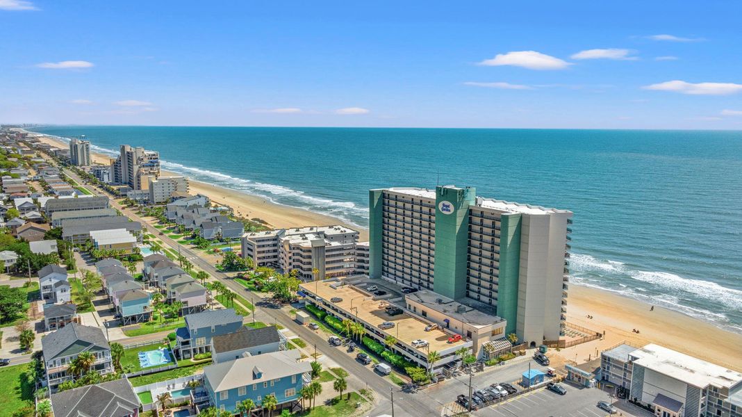 Condo located in Murrells Inlet, SC showcasing its design and architecture (Image 37).