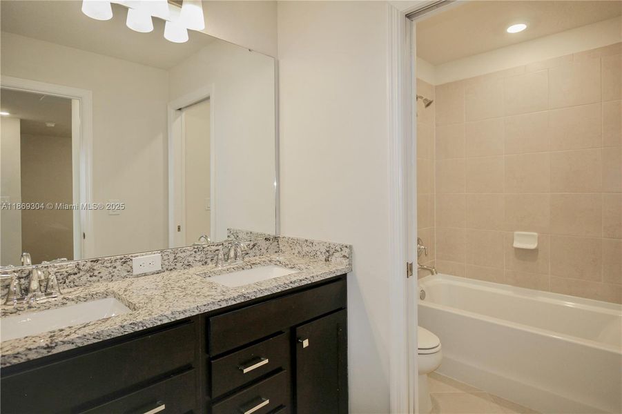 Furnished interior view inside a new home in , Clermont (Image 12).