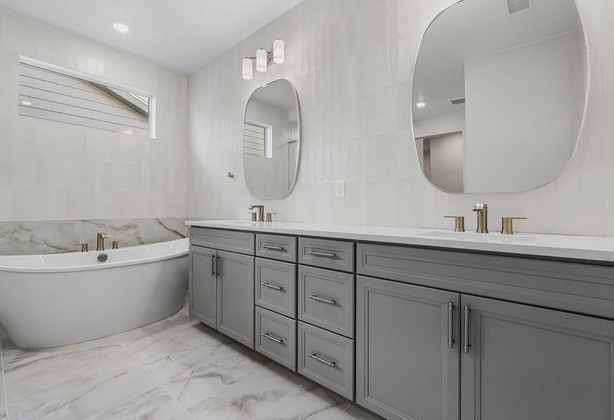 Homesite 3703 Primary Bath - 16 of 28