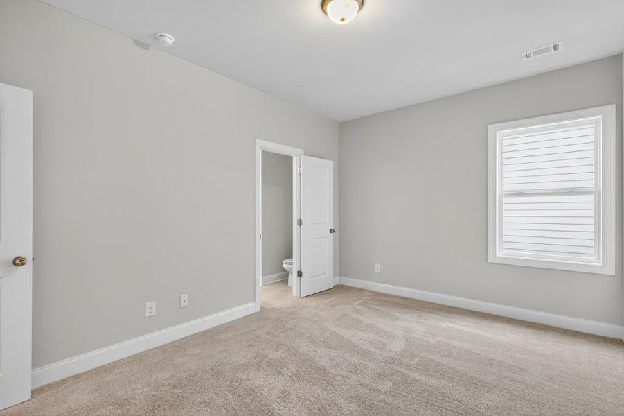Spacious, unfurnished interior of a new home in Hemingway, Flowery Branch (Image 44).