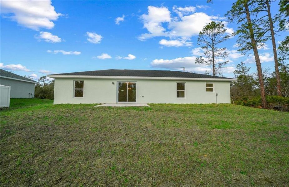 Exterior details and patio area of a home in , Ocklawaha (Image 32).