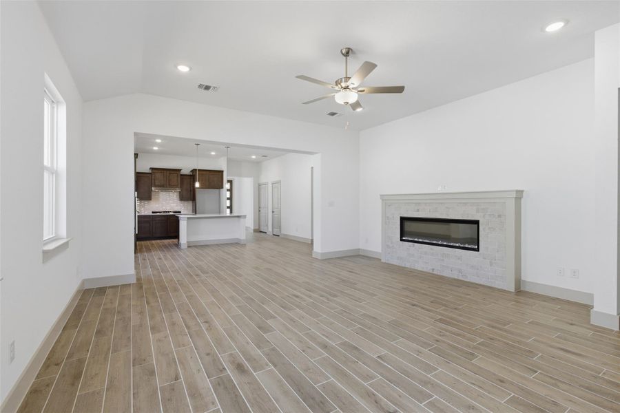 Spacious, unfurnished interior of a new home in Enclave at Cele, Pflugerville (Image 18).