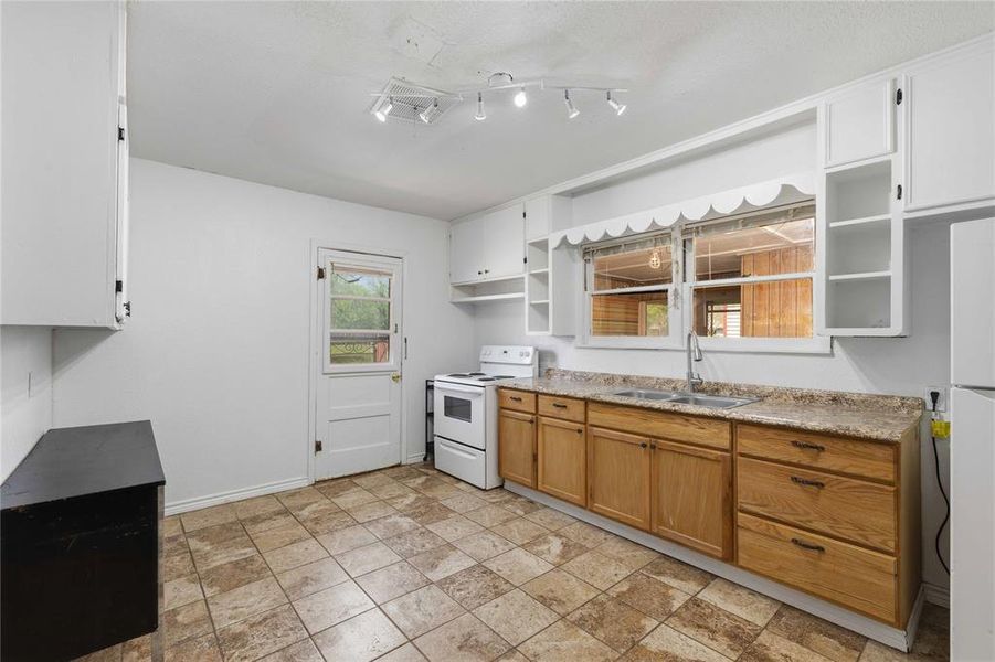 Furnished interior view inside a new home in , Brownwood (Image 4).