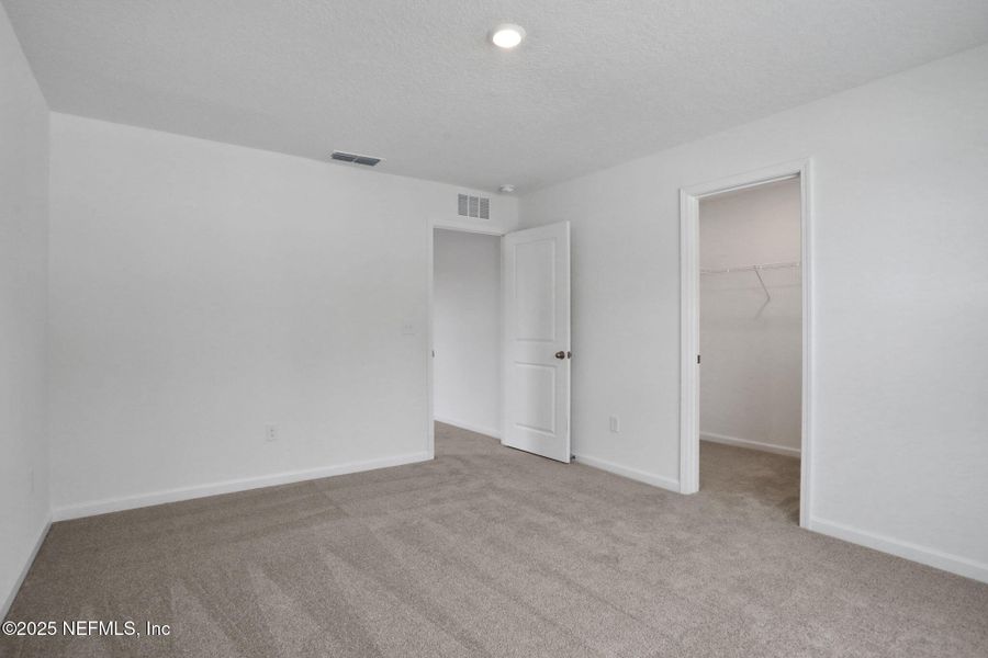 Spacious, unfurnished interior of a new home in Bellbrooke, Jacksonville (Image 32).