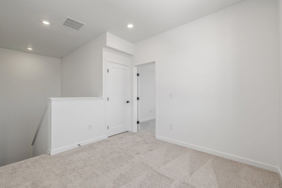 Spacious, unfurnished interior of a new home in Painted Prairie, Aurora (Image 15).