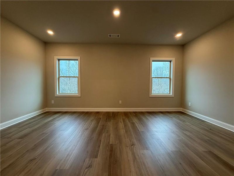 Spacious, unfurnished interior of a new home in , Jefferson (Image 41).
