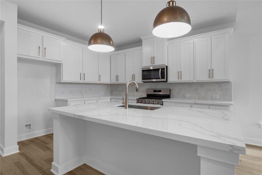 Furnished interior view inside a new home in Sienna, Missouri City (Image 5).