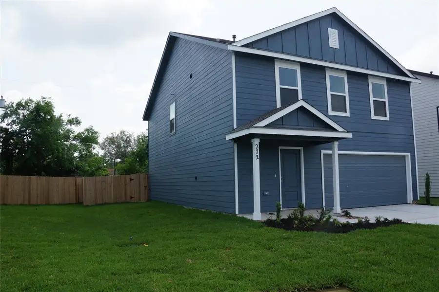Exterior details and patio area of a home in Gifford Meadows, Angleton (Image 2).